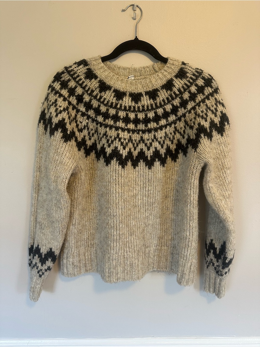 Uniqlo Nordic Yoke Sweater in Oatmeal and Black